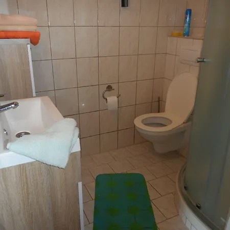 U Lesa Konukevi