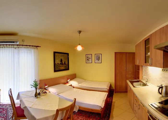 U Lesa בית הארחה 3*